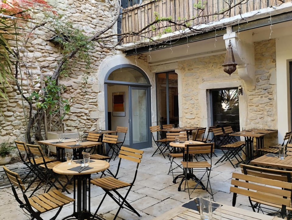 LE PATIO Hotel in Grignan