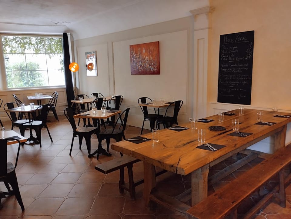 LE PATIO Hotel in Grignan