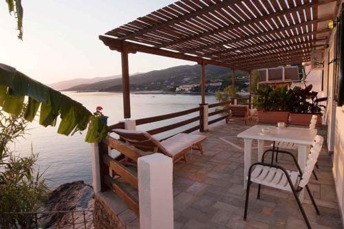 kirki rooms Hotel in Icaria