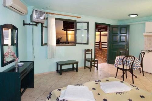 kirki rooms Hotel in Icaria