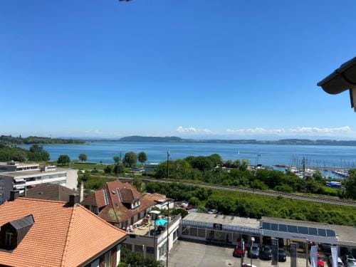 La Maison Bleue a 2 pas du Lac du Neuchatel Hotel in Neuchâtel