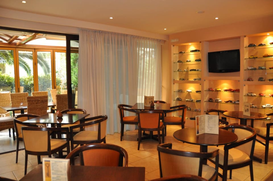 Hotel Chris Hotel in North Athens Regional Unit, Greece