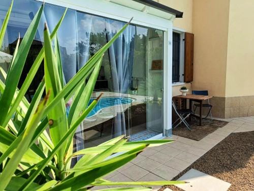 Picnic Room and Pool Hotel in Castelnuovo del Garda
