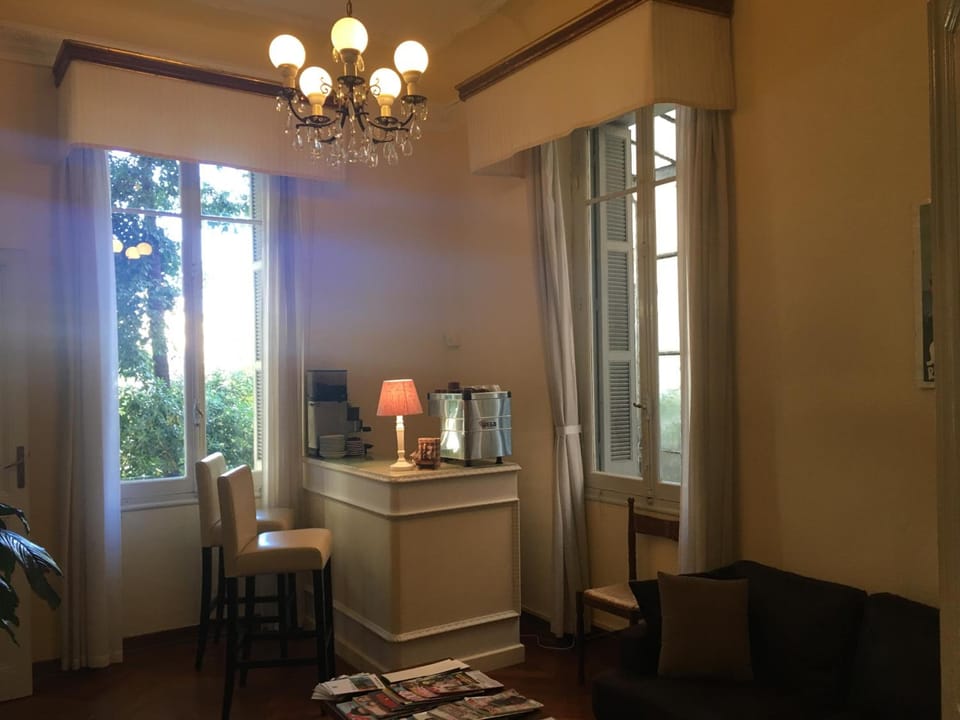Shared lounge/TV area