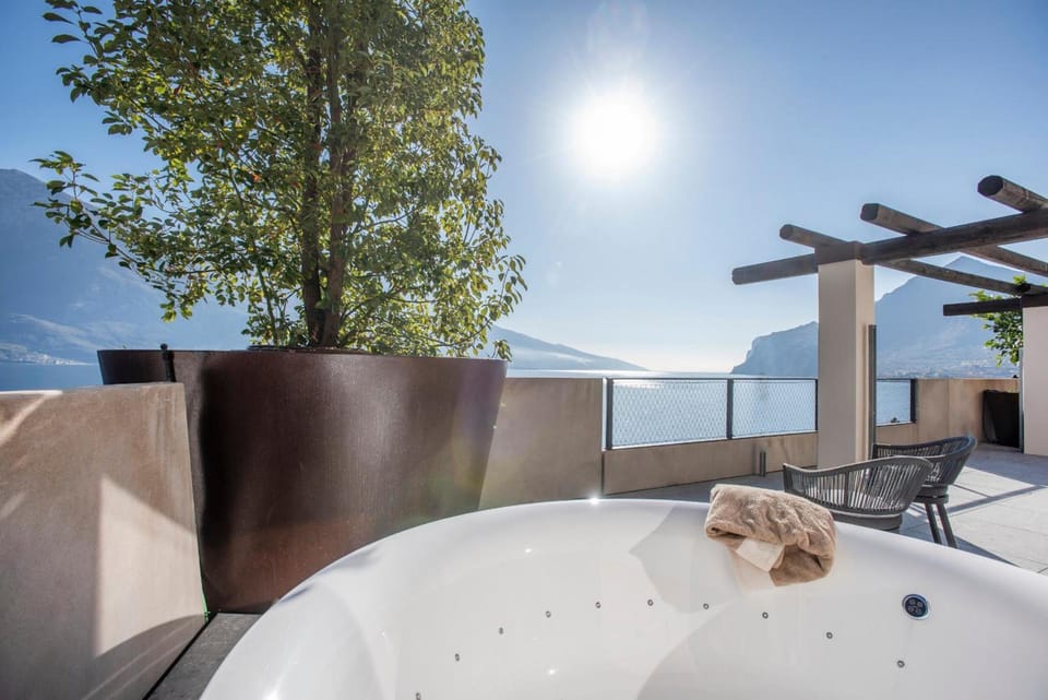 EALA My Lakeside Dream - Adults Only Hotel in Ledro