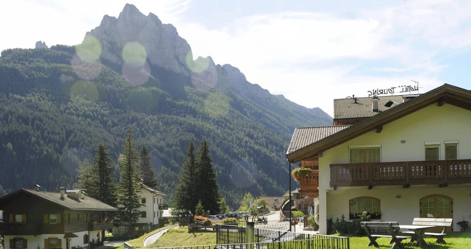 Alpine Touring Hotel-petfriendly Hotel in Pozza di Fassa