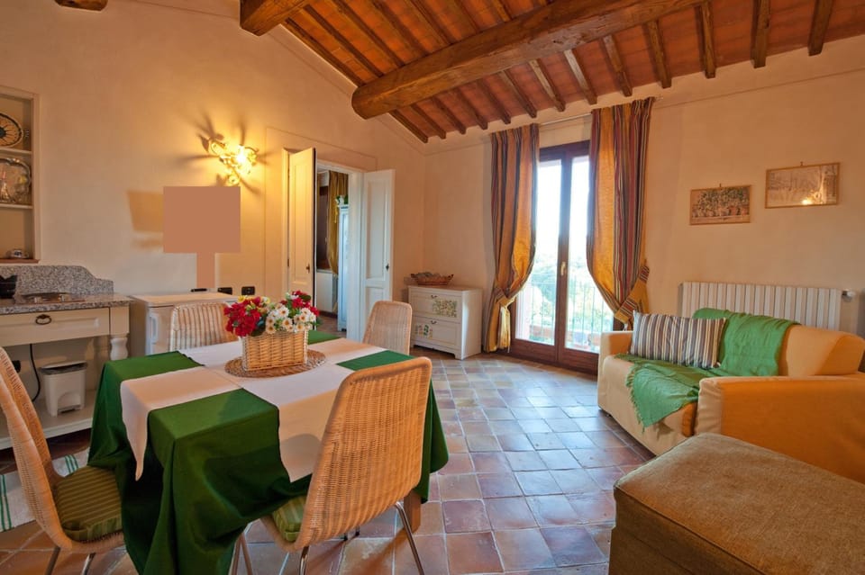 Podere Chiaromonte Hotel in Tuscany