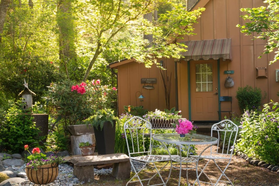 Eagle Rock Lodge Lodge in McKenzie River