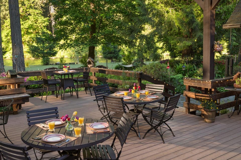 Eagle Rock Lodge Lodge in McKenzie River