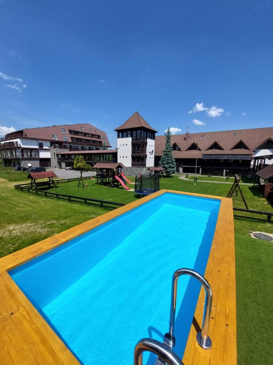 New Wolf Hotel in Brașov County