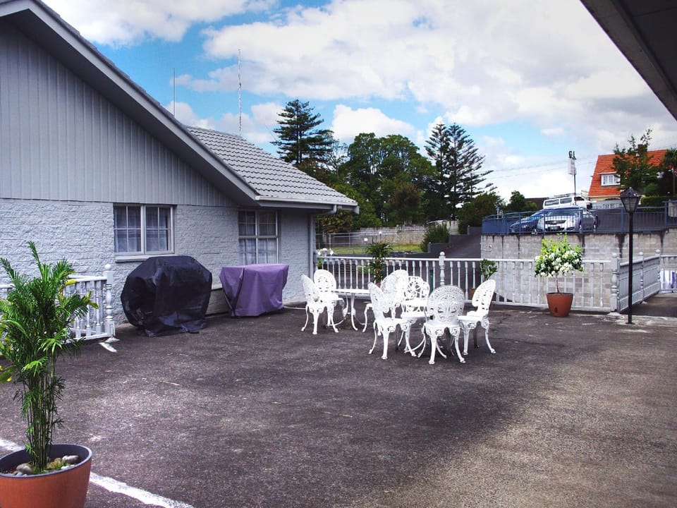 Tudor Motor Lodge Motel in Hamilton