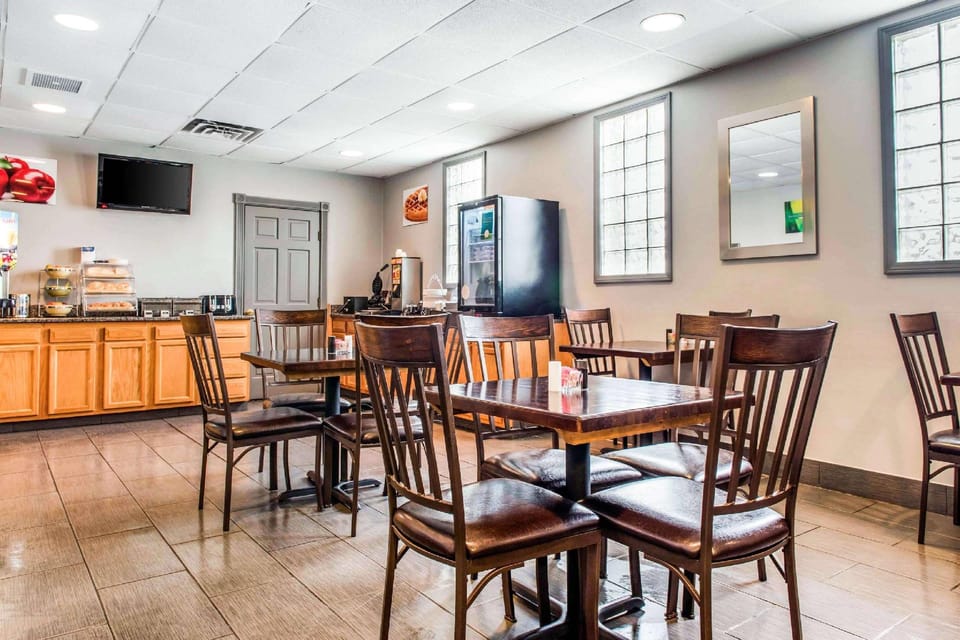 Quality Inn Austintown-Youngstown West Hotel in Austintown