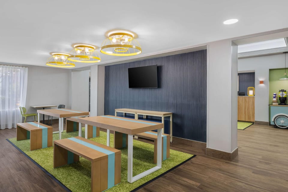 Spark by Hilton Fredericksburg Southpoint Hotel in Spotsylvania County