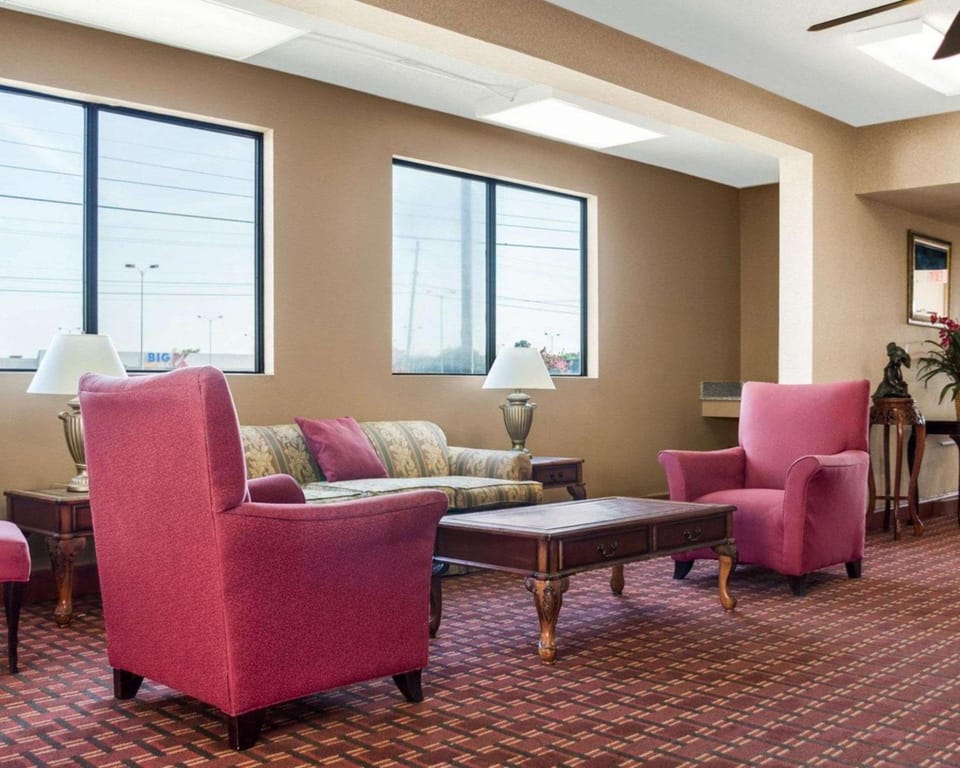 Econo Lodge Greenville Hotel in Mississippi