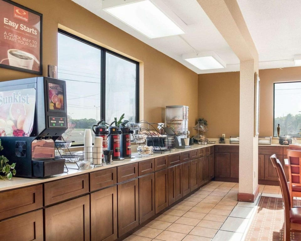 Econo Lodge Greenville Hotel in Mississippi