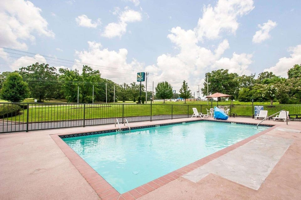 Quality Inn Savannah South Hotel in Tennessee