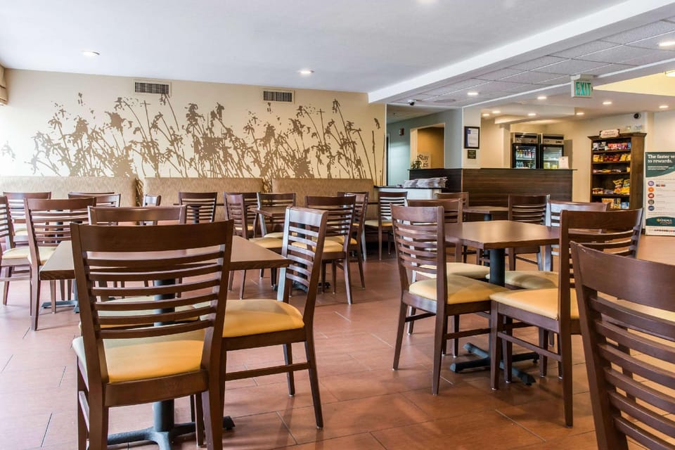 Sleep Inn & Suites Pittsburgh Airport Hotel in Pennsylvania