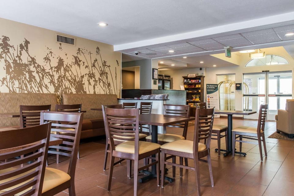 Sleep Inn & Suites Pittsburgh Airport Hotel in Pennsylvania