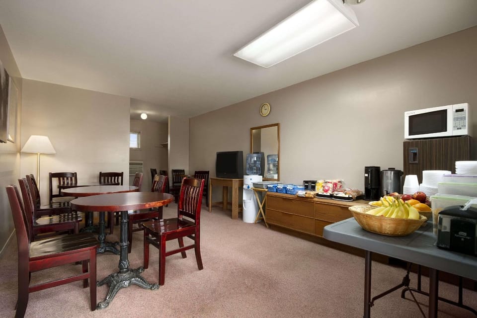 Knights Inn - Lindsay, ON Motel in Kawartha Lakes