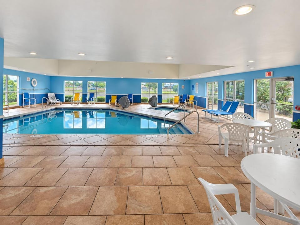 Super 8 By Wyndham Madison South Hotel in Madison