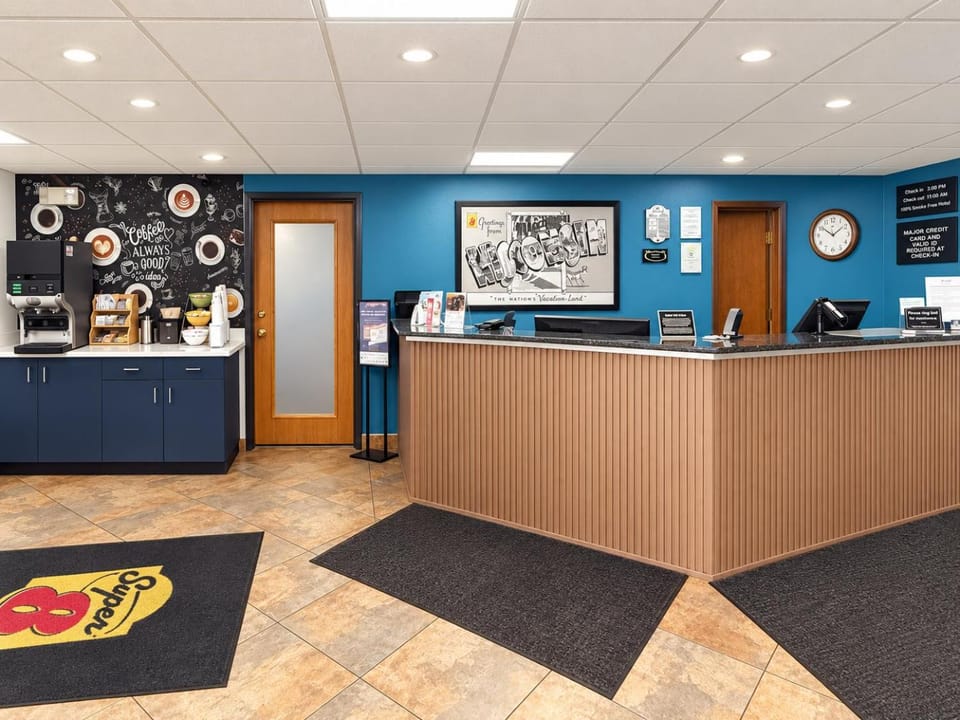 Super 8 By Wyndham Madison South Hotel in Madison