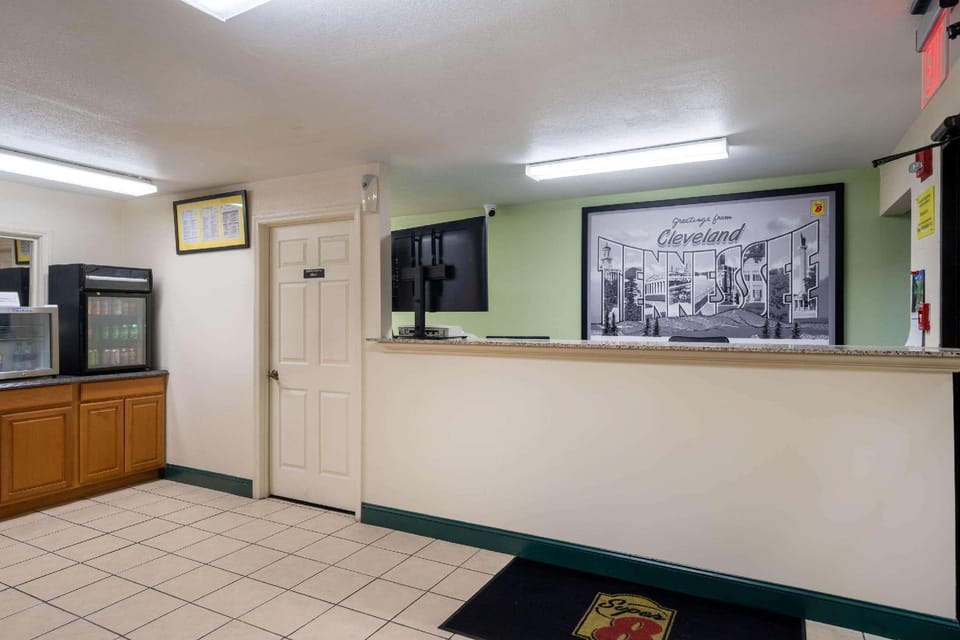 Super 8 By Wyndham Cleveland Hotel in Cleveland