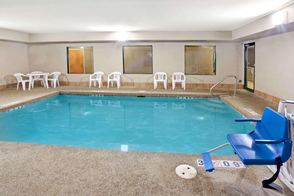Super 8 By Wyndham South Bend Hotel in South Bend
