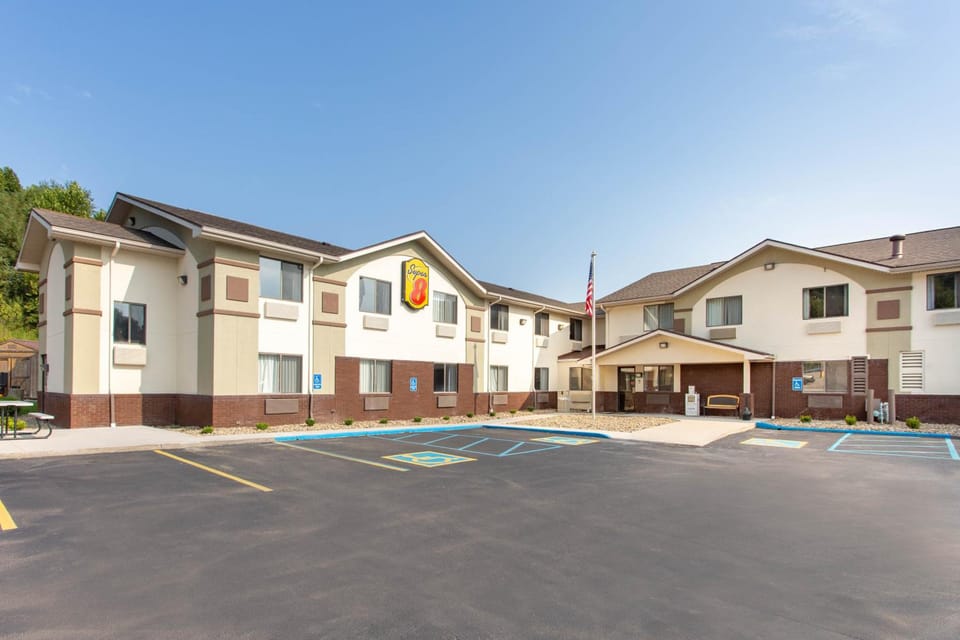 Super 8 By Wyndham Weston Wv Hotel in West Virginia