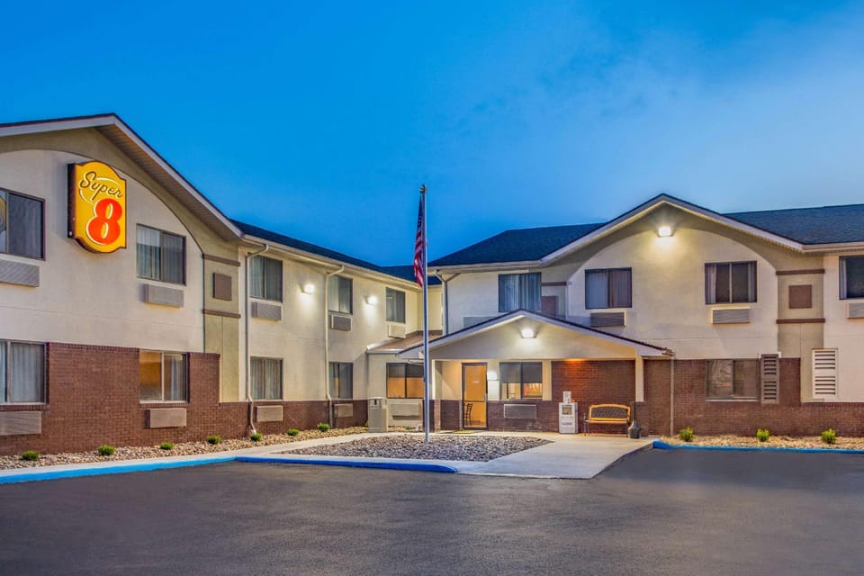 Super 8 By Wyndham Weston Wv Hotel in West Virginia