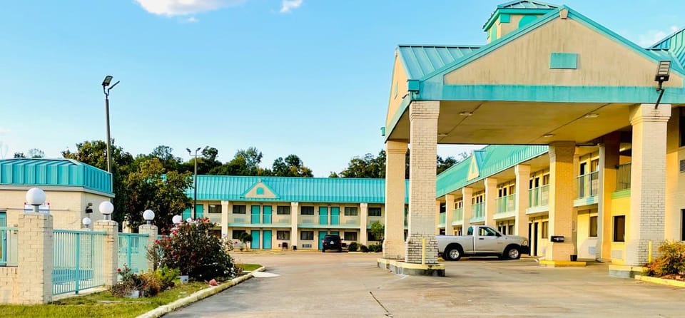 Western Inn Express Motel in Mississippi