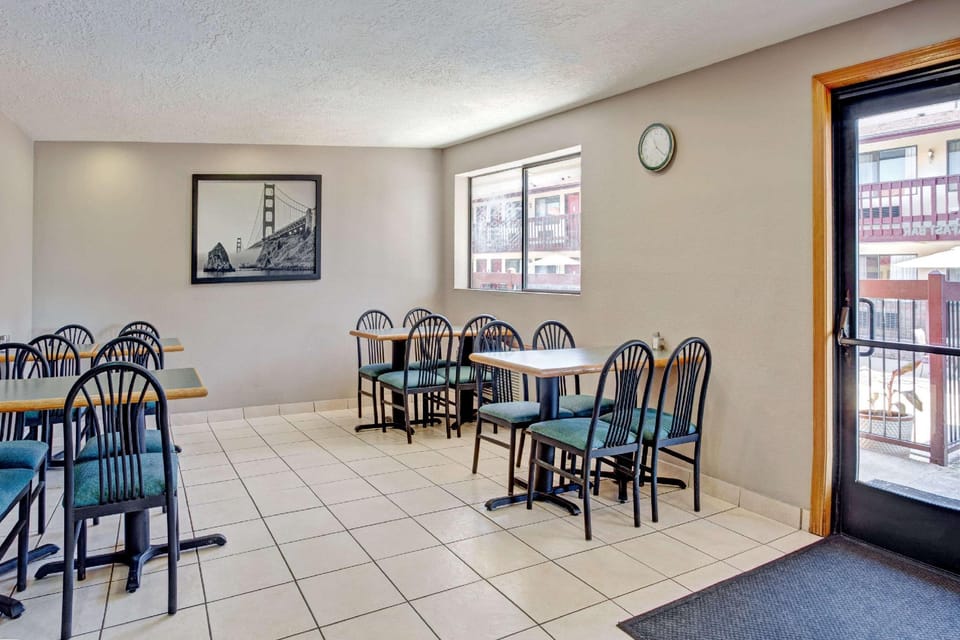 Super 8 by Wyndham Albany/Corvallis Hotel in Albany