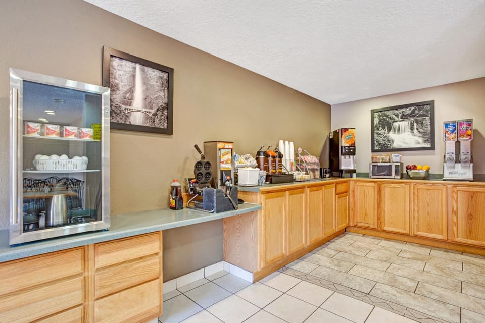 Super 8 by Wyndham Albany/Corvallis Hotel in Albany