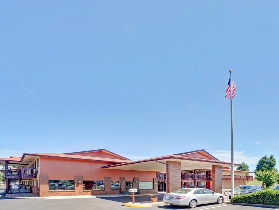 Super 8 by Wyndham Albany/Corvallis Hotel in Albany