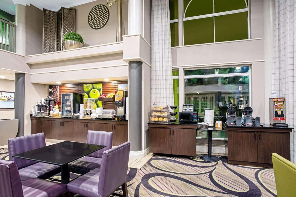 La Quinta Inn & Suites by Wyndham Tucson Airport Hotel in Tucson
