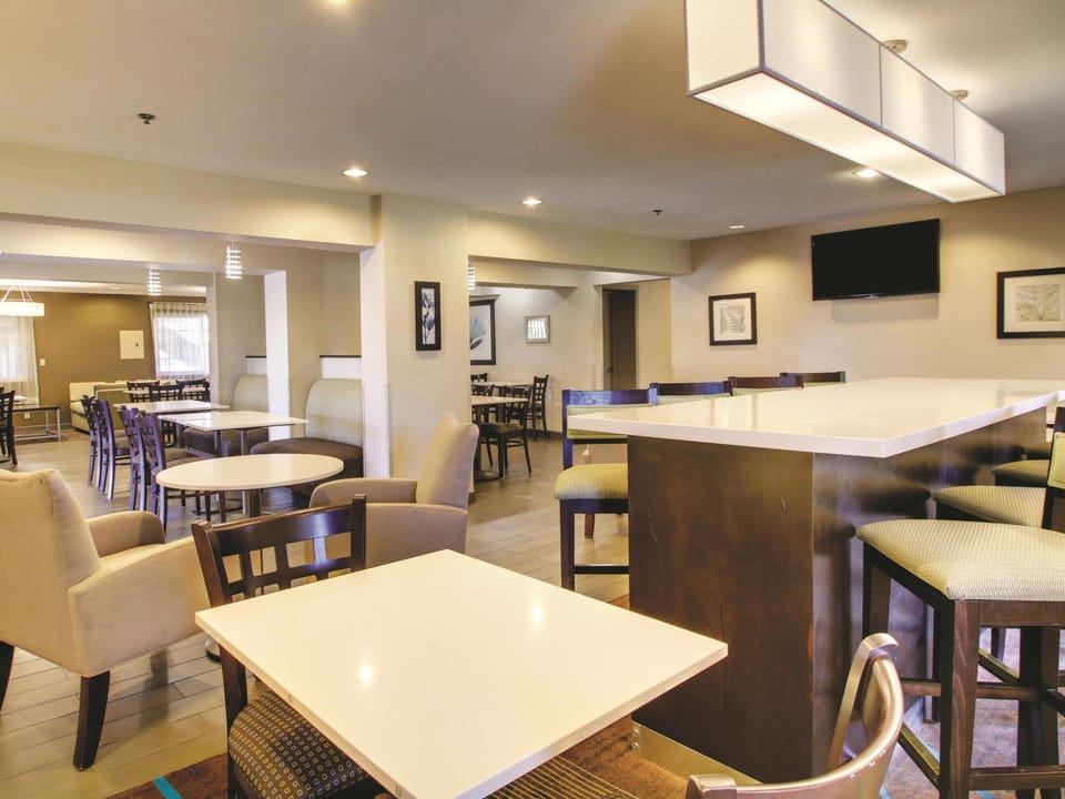 La Quinta Inn & Suites by Wyndham Carlsbad - Legoland Area Hotel in Carlsbad