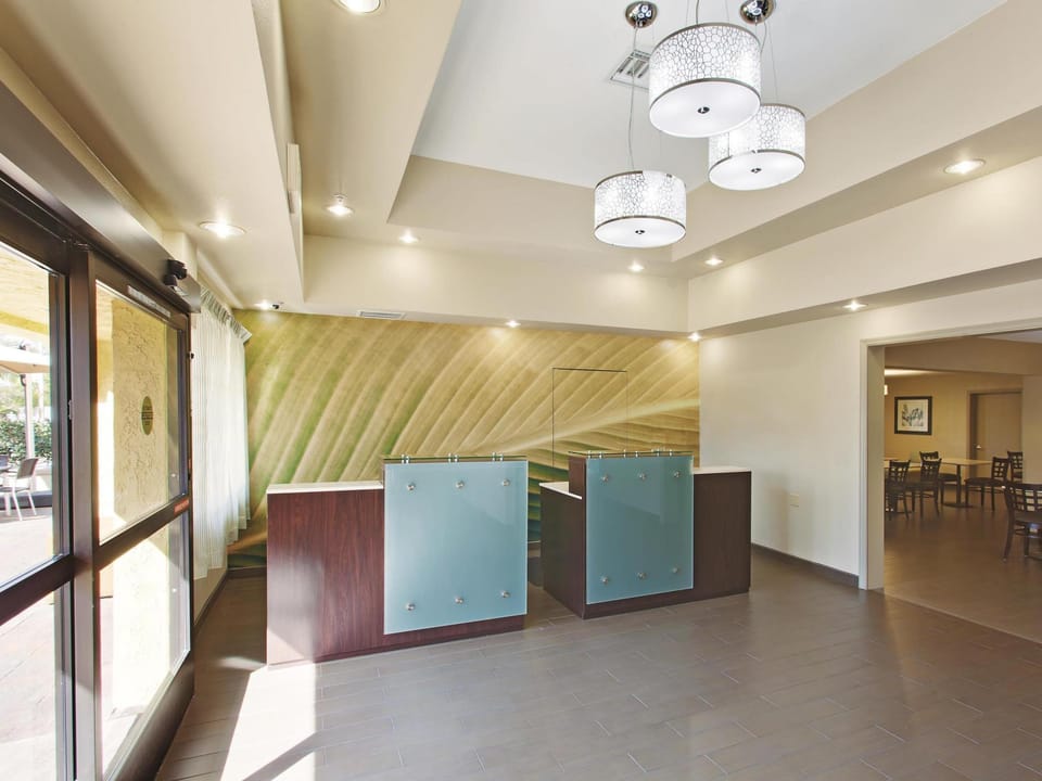 La Quinta Inn & Suites by Wyndham Carlsbad - Legoland Area Hotel in Carlsbad