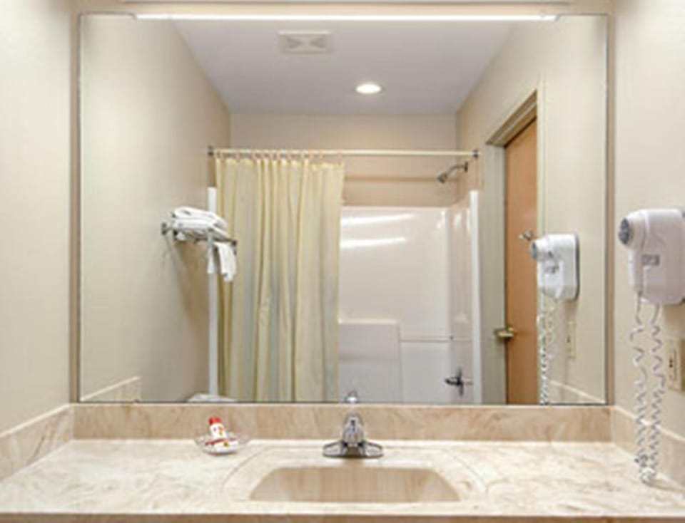 Super 8 by Wyndham Pascagoula Hotel in Moss Point