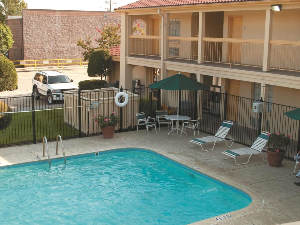Lodge Hotel in Lafayette