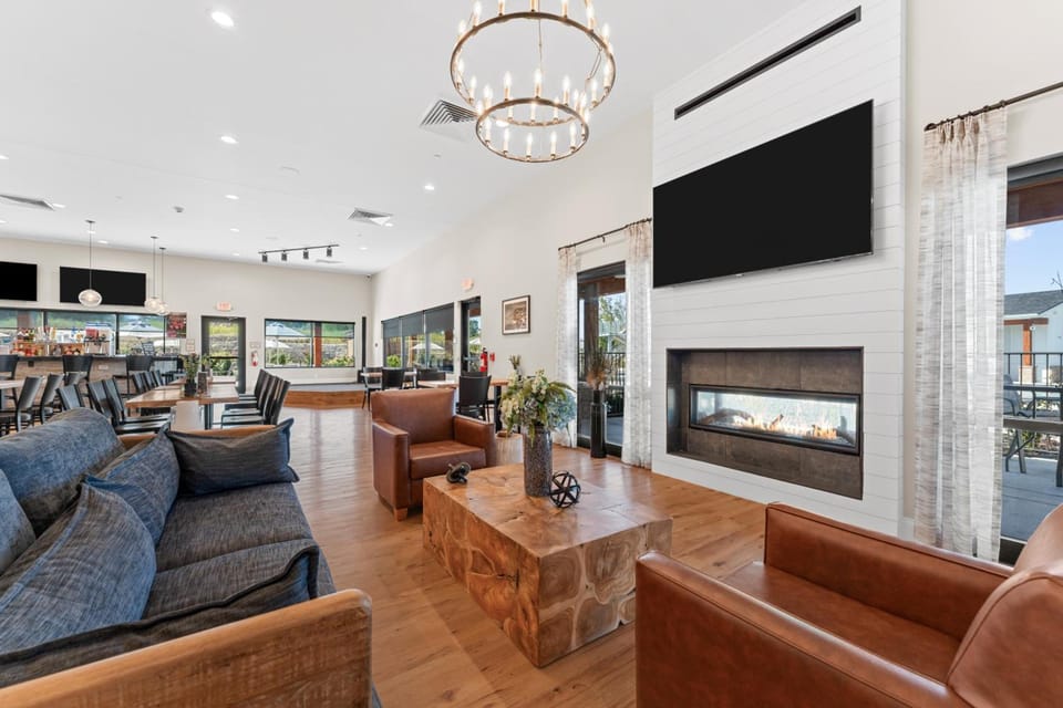 Shared lounge/TV area