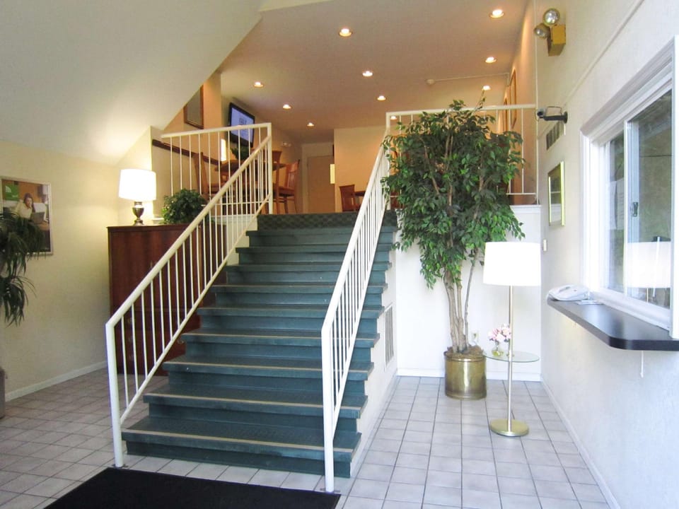 Suburban Studios Columbus East Hotel in Reynoldsburg