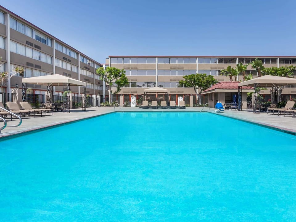 Howard Johnson Hotel&Conf Cntr by Wyndham Fullerton/Anaheim Hotel in Fullerton