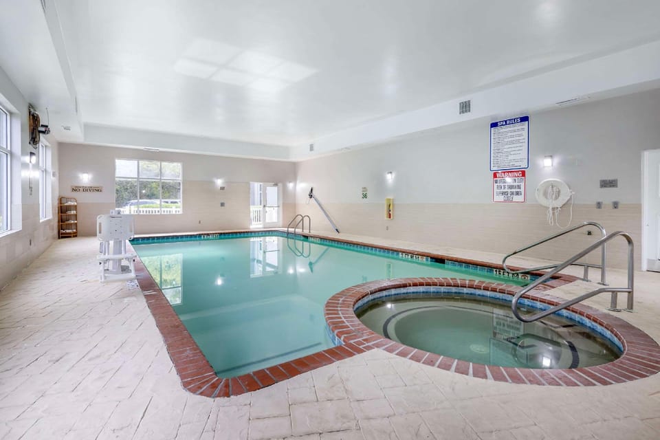 Country Inn & Suites By Radisson, Savannah Airport, GA Hotel in Pooler