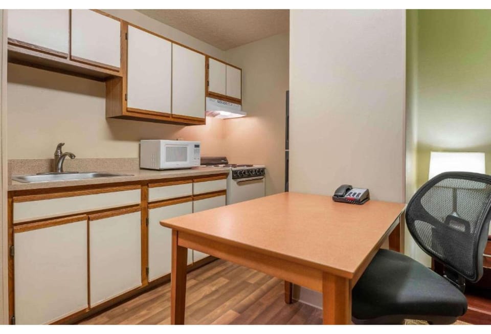 Studio 6 Extended stay Indianapolis, IN - North Carmel Hotel in Carmel