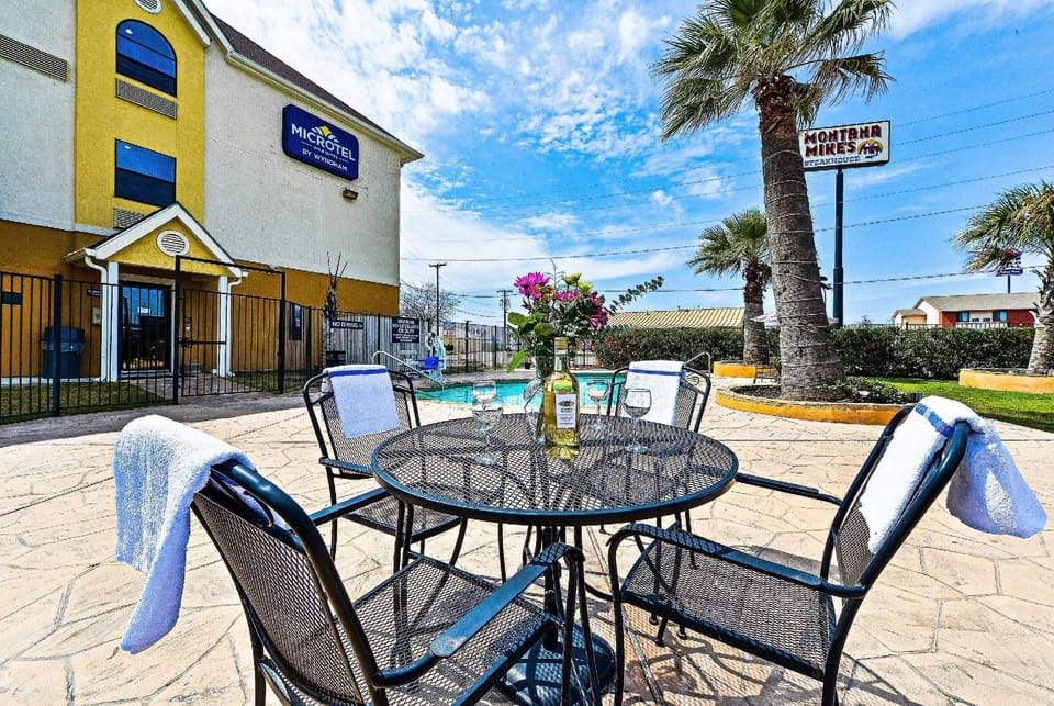 Microtel Inn & Suites by Wyndham New Braunfels Hotel in New Braunfels
