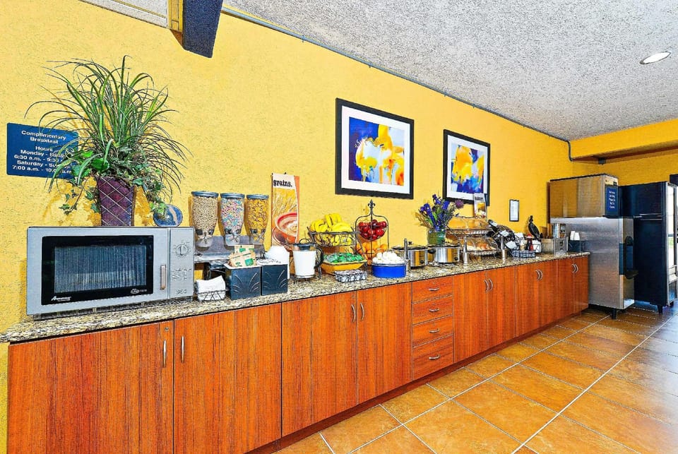 Microtel Inn & Suites by Wyndham New Braunfels Hotel in New Braunfels