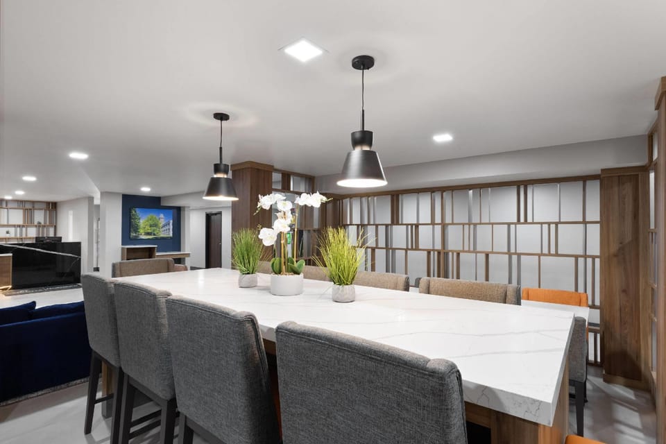 La Quinta Inn & Suites by Wyndham Springdale Hotel in Springdale