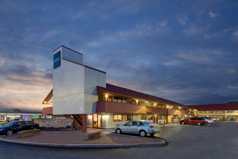 Travelodge by Wyndham South Holland Hotel in East Hazel Crest