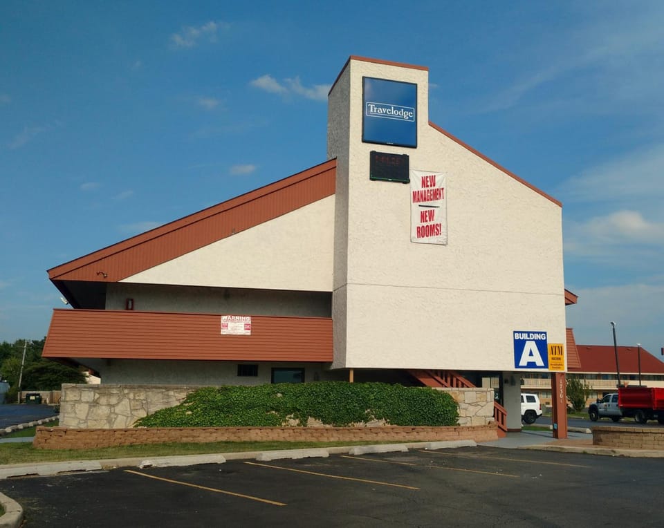 Travelodge by Wyndham South Holland Hotel in East Hazel Crest