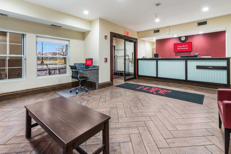 Econo Lodge Inn & Suites Hotel in Indiana