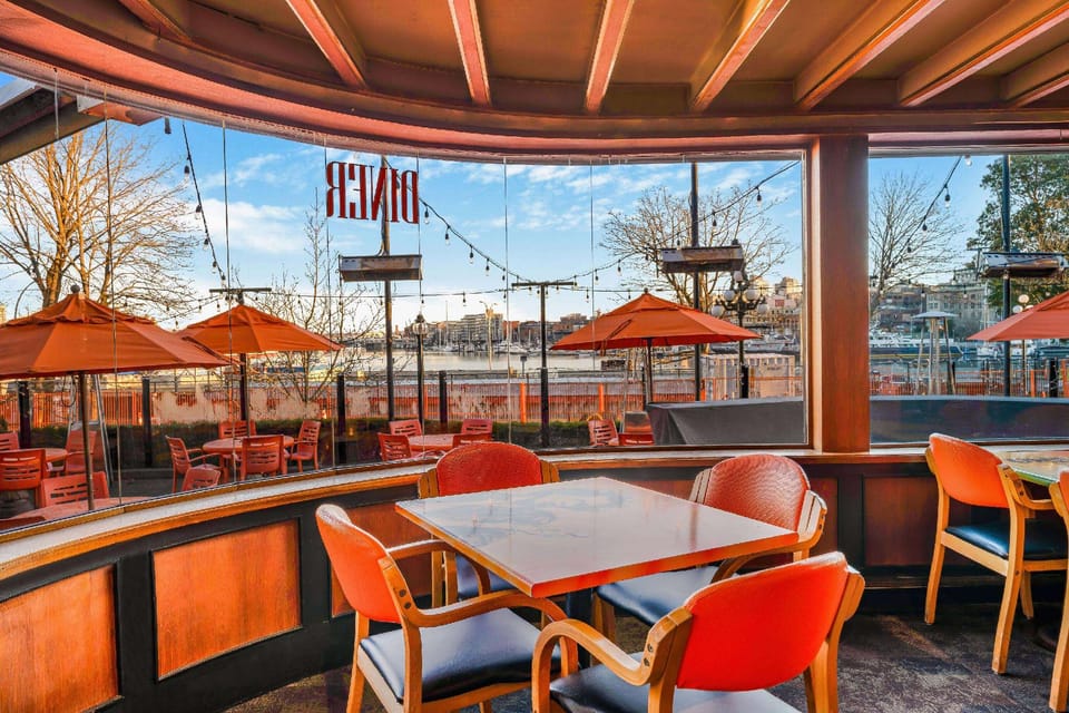 Days Inn by Wyndham Victoria On The Harbour Hotel in Victoria